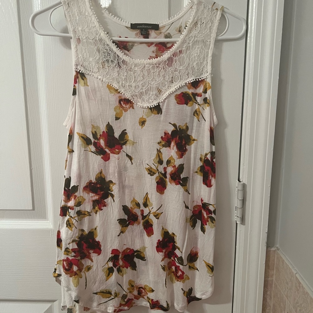 Brand is ambiance and size s and good condition and never used and it new